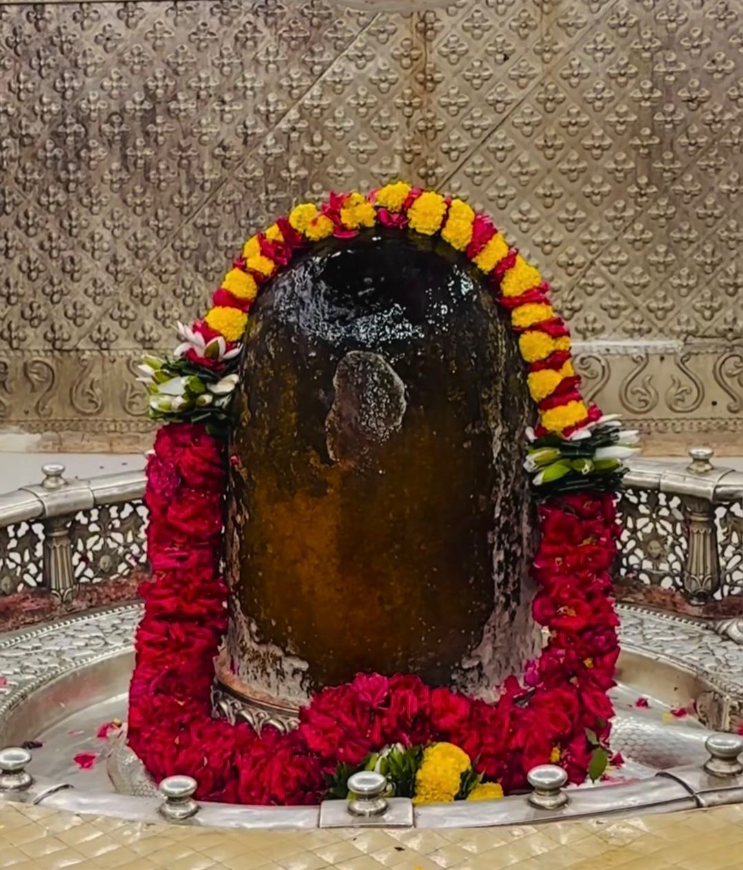 Nussrat Jahan Yash Daasguptaa Mahakaleshwar Jyotirlinga