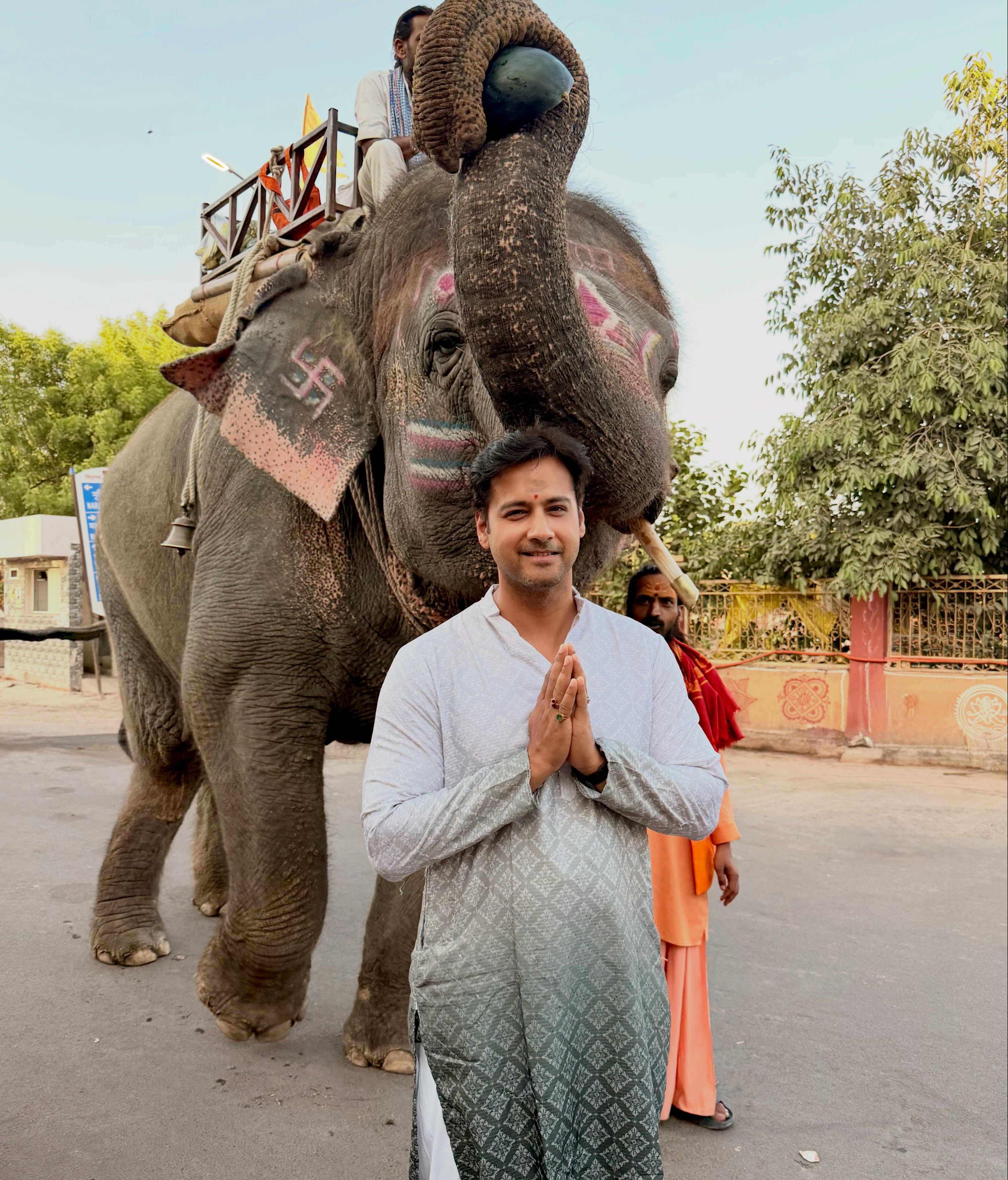 Nussrat Jahan Yash Daasguptaa Mahakaleshwar Jyotirlinga