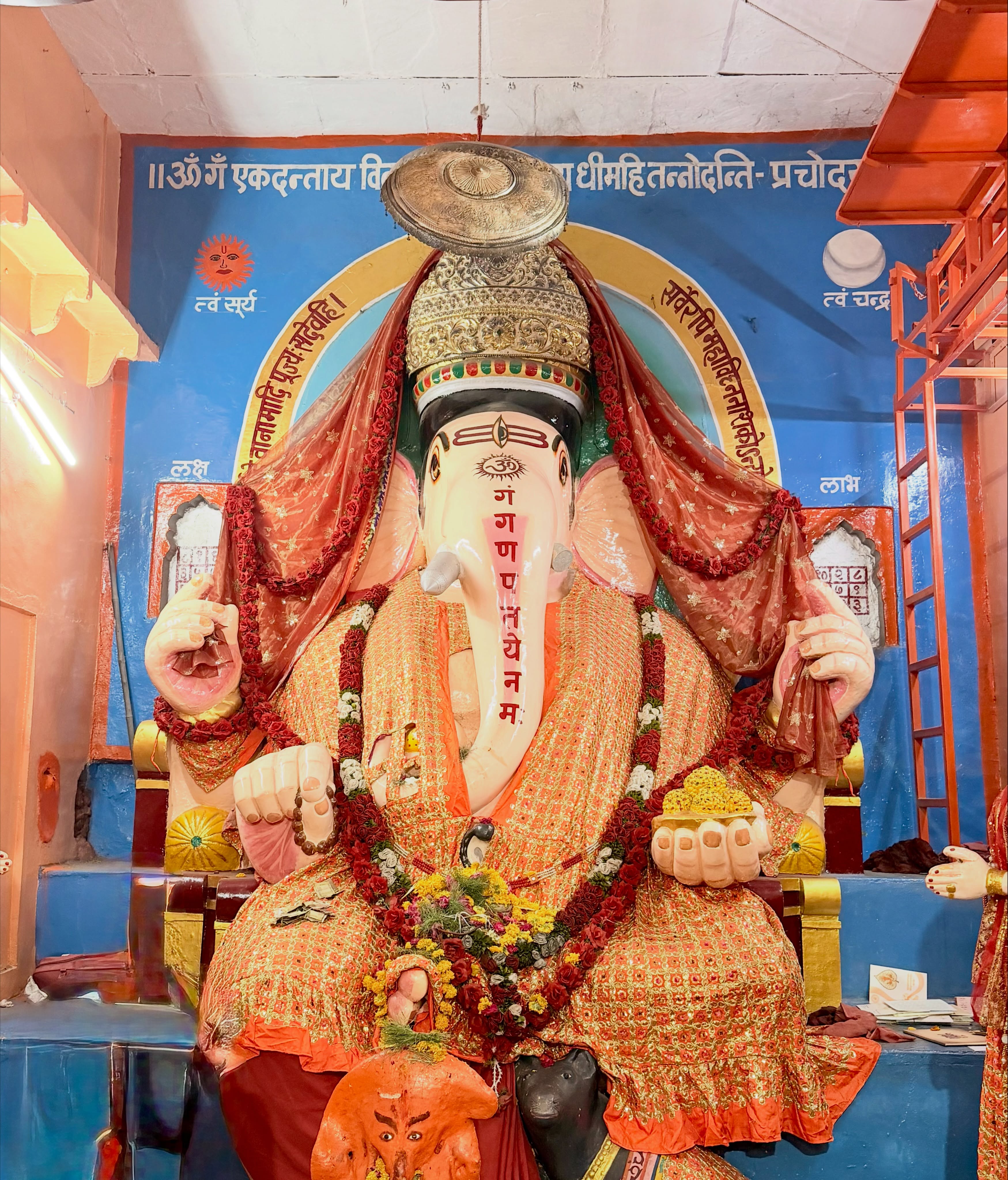 Nussrat Jahan Yash Daasguptaa Mahakaleshwar Jyotirlinga