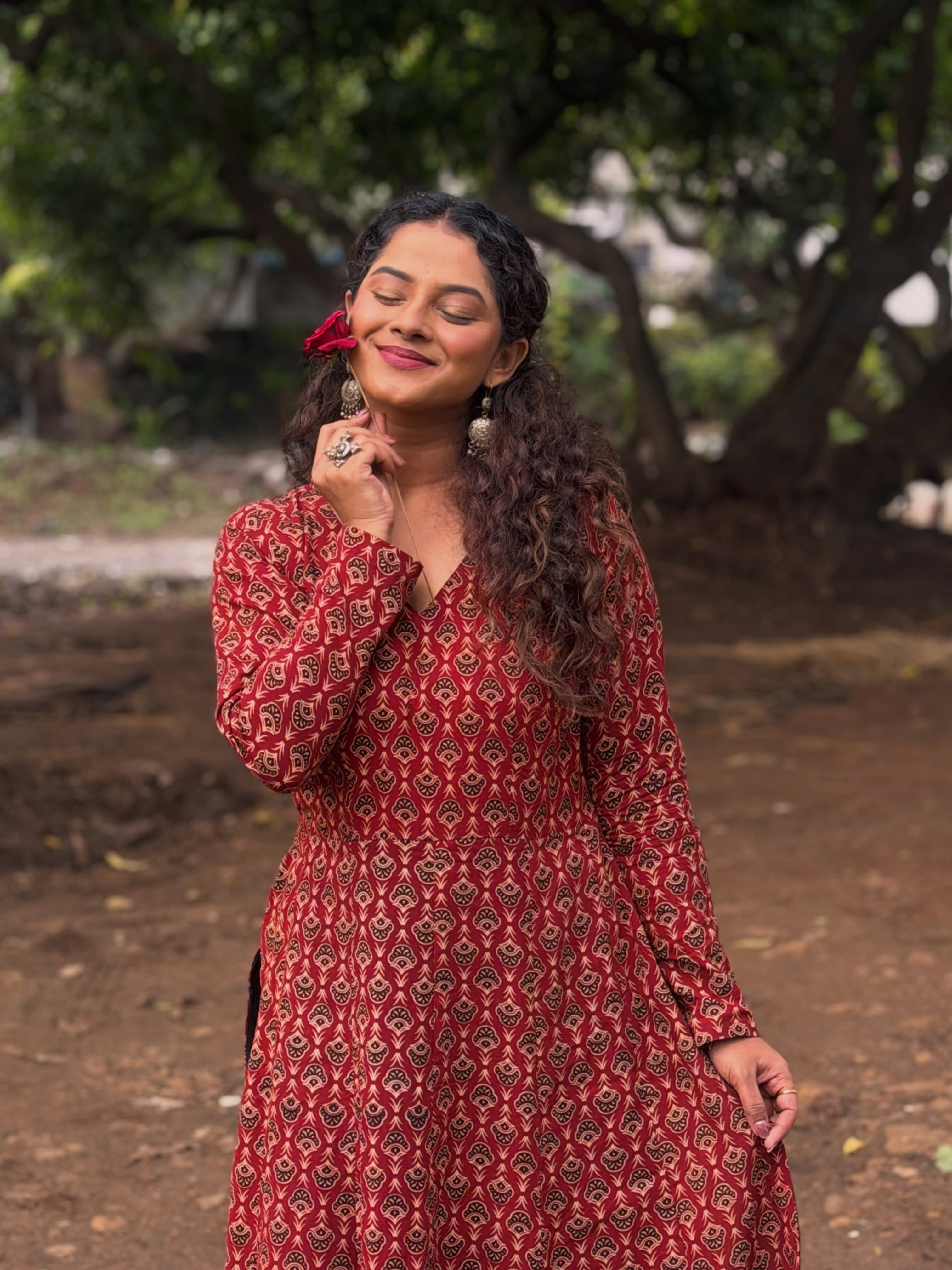 Sakshee Gandhi Red Kurti Look