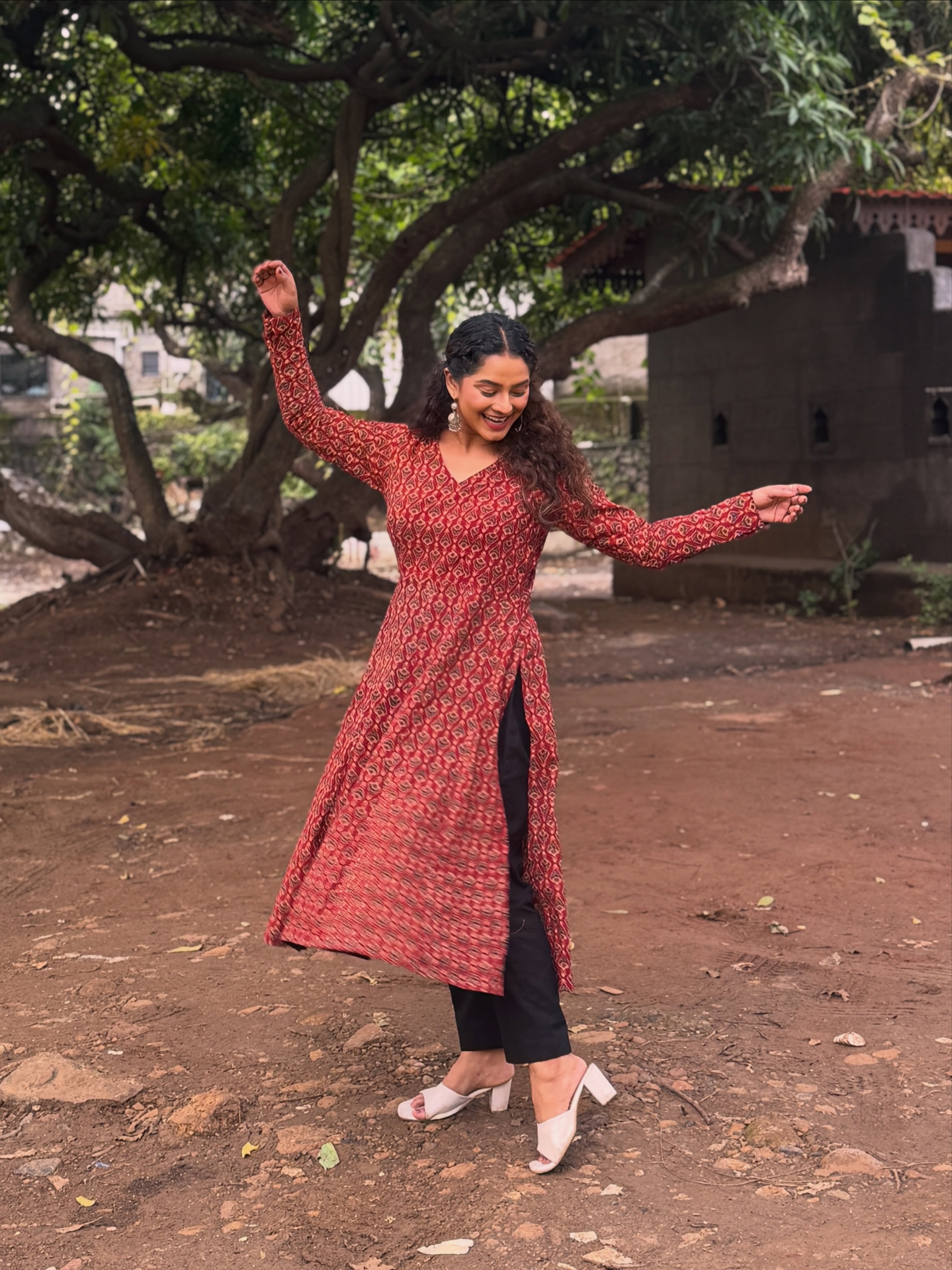 Sakshee Gandhi Red Kurti Look