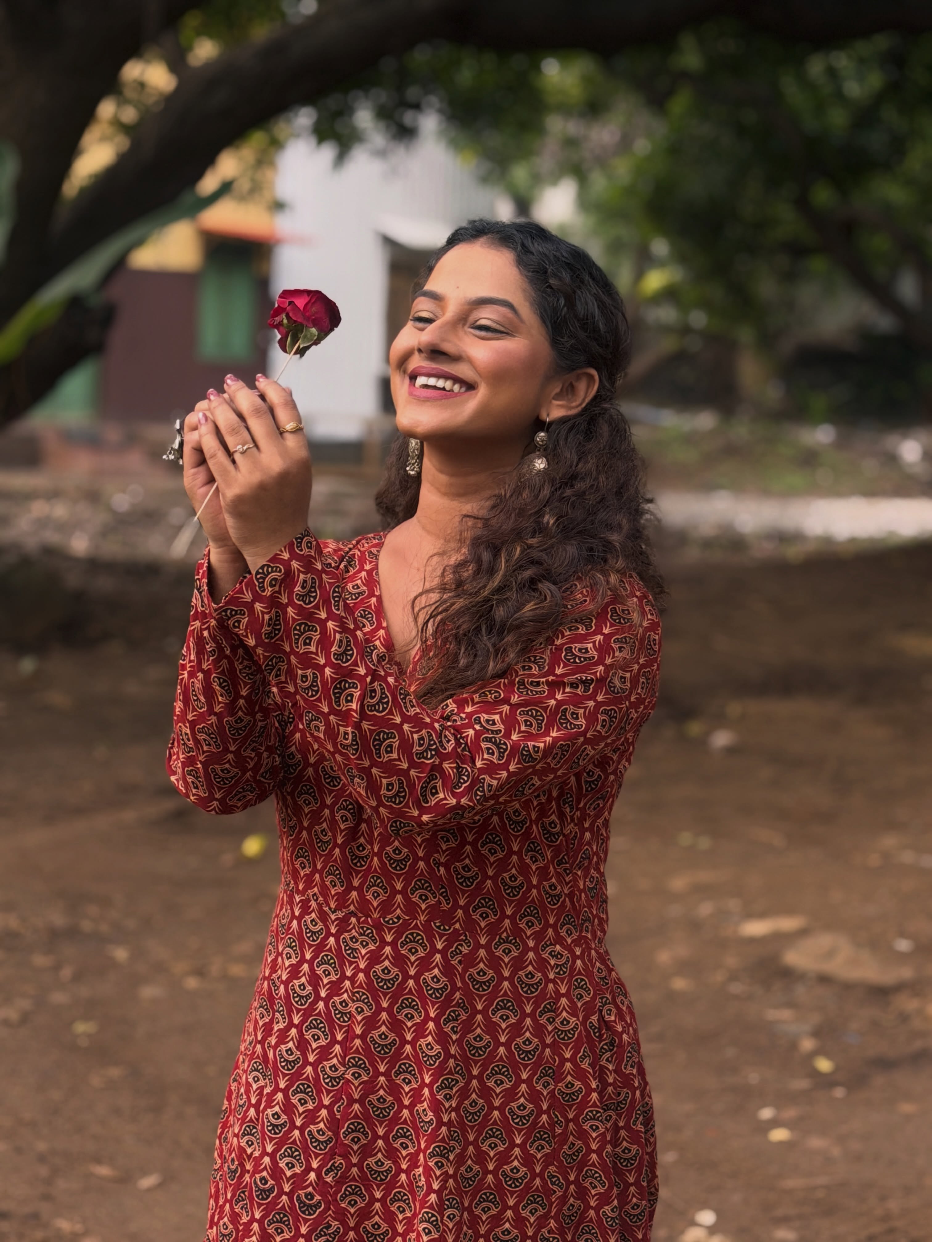 Sakshee Gandhi Red Kurti Look