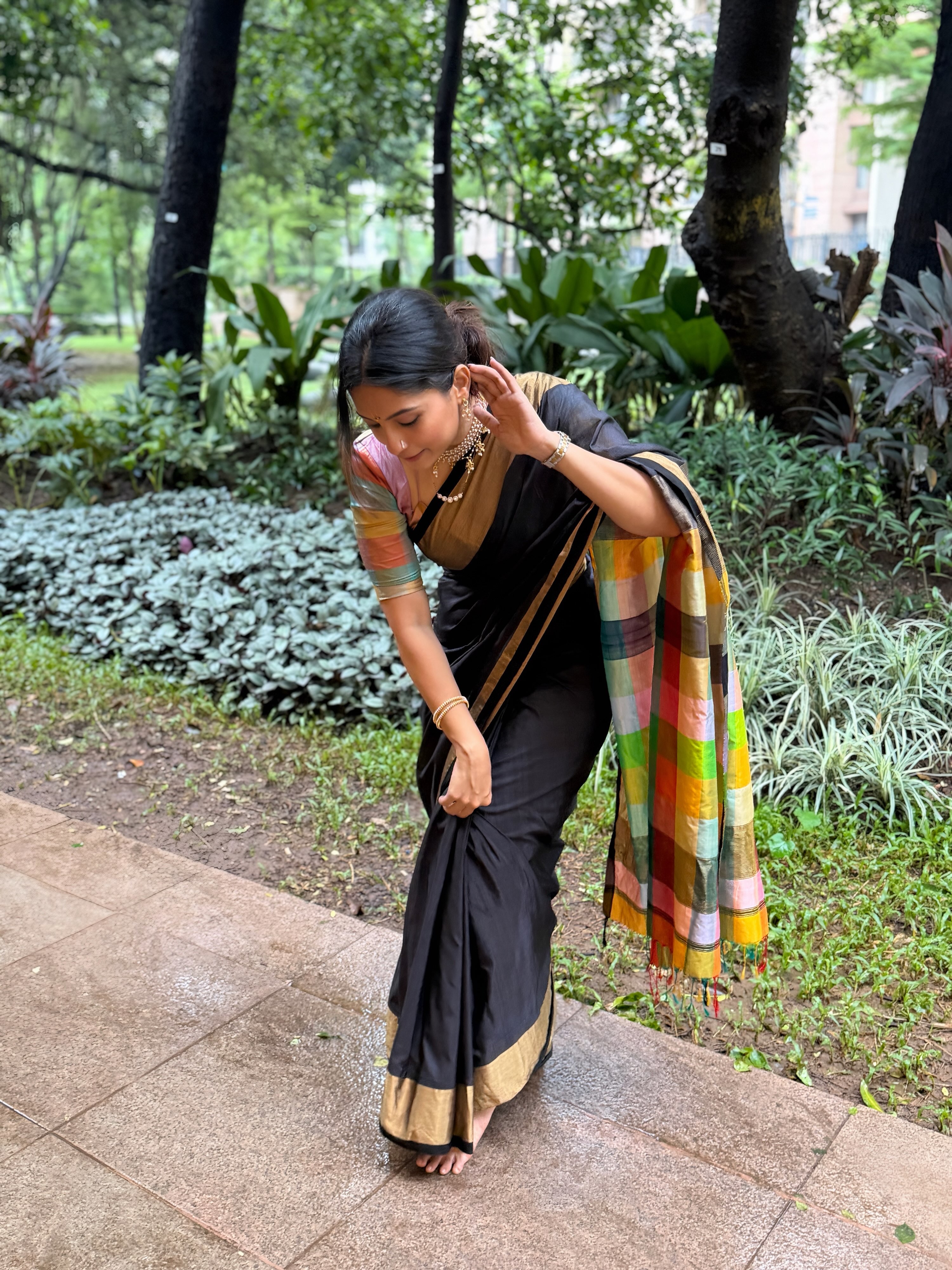 Sharvari Kulkarni Borkar Black Saree Look