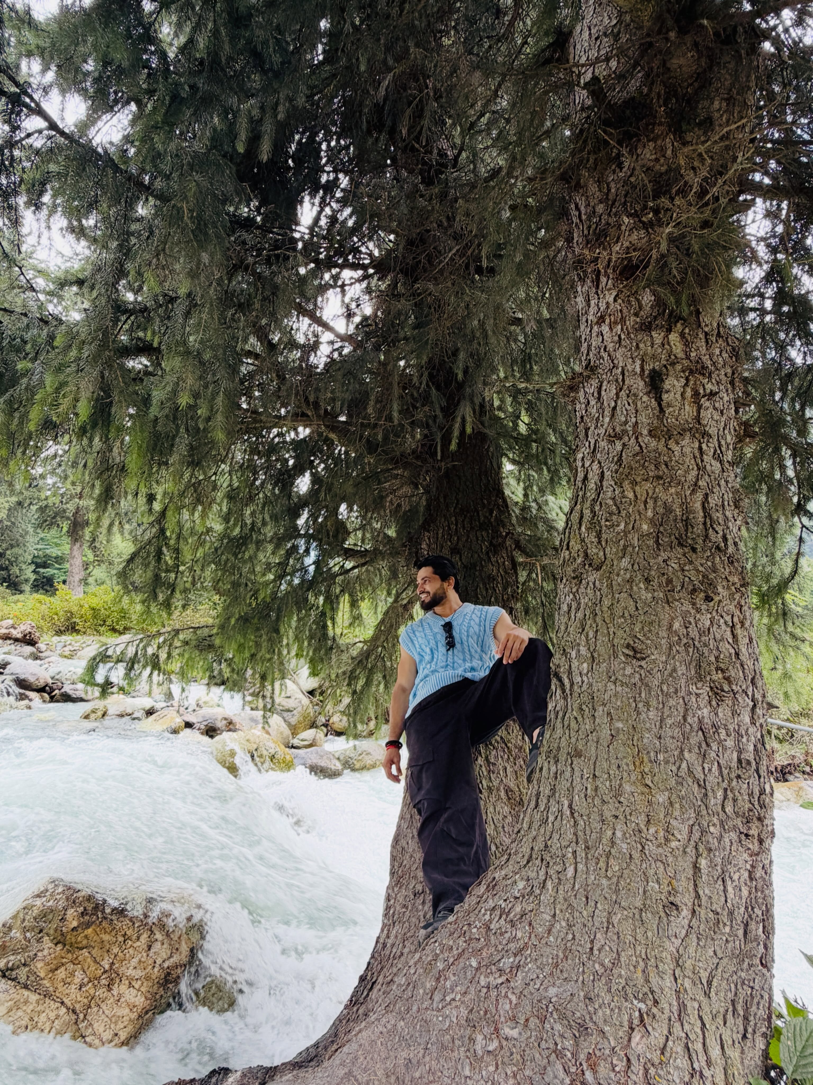 Shiv Thakare Pahalgam Kashmir Vacation