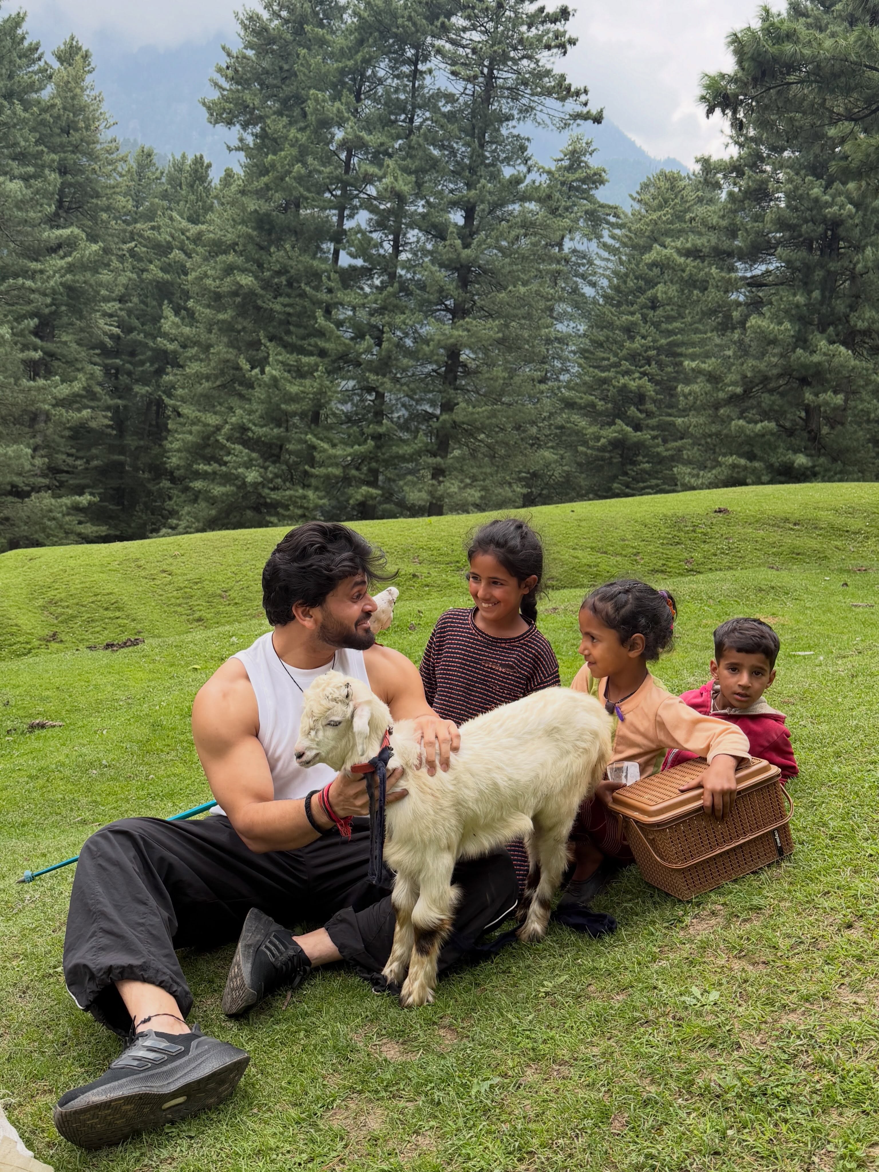 Shiv Thakare Pahalgam Kashmir Vacation