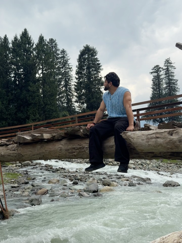 Shiv Thakare Pahalgam Kashmir Vacation