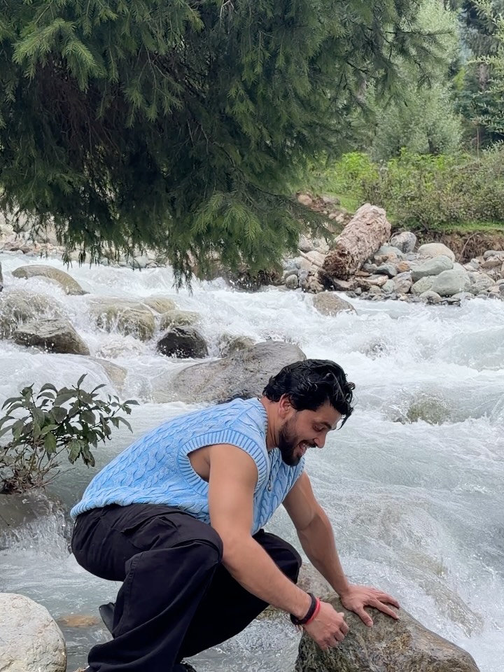 Shiv Thakare Pahalgam Kashmir Vacation