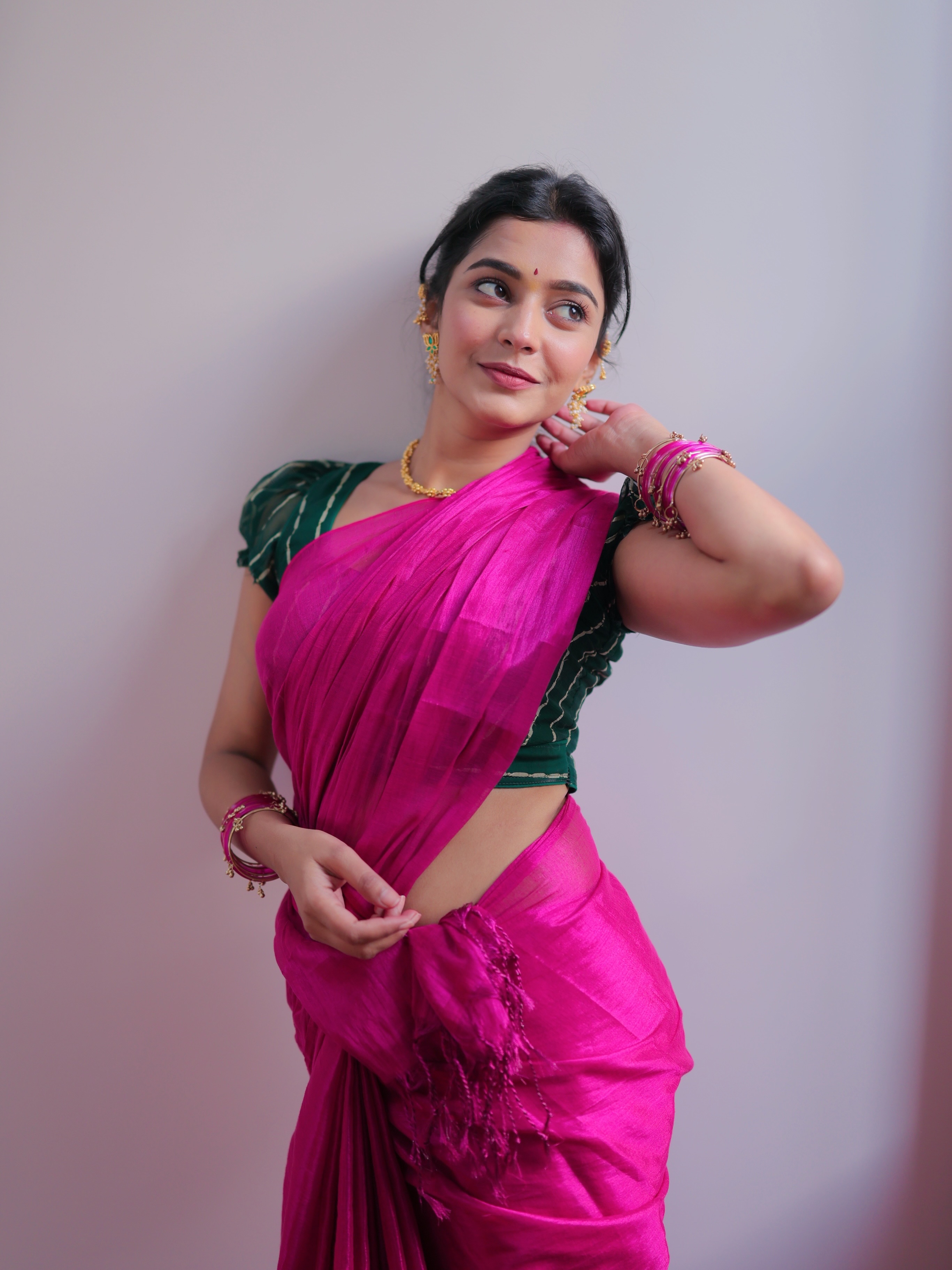 Shivani Mundhekar Pink Saree Look