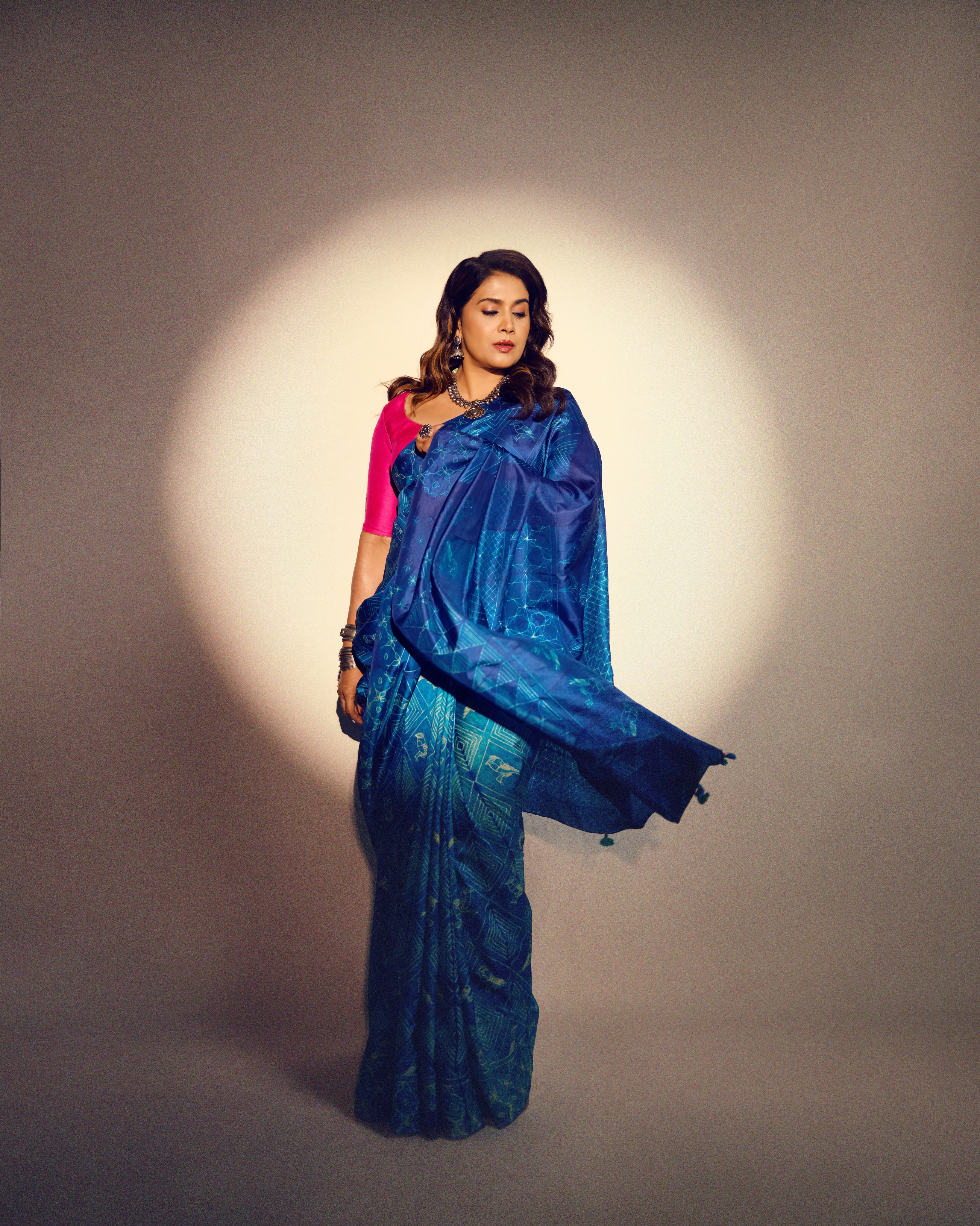 Sonali Kulkarni Blue Saree Look