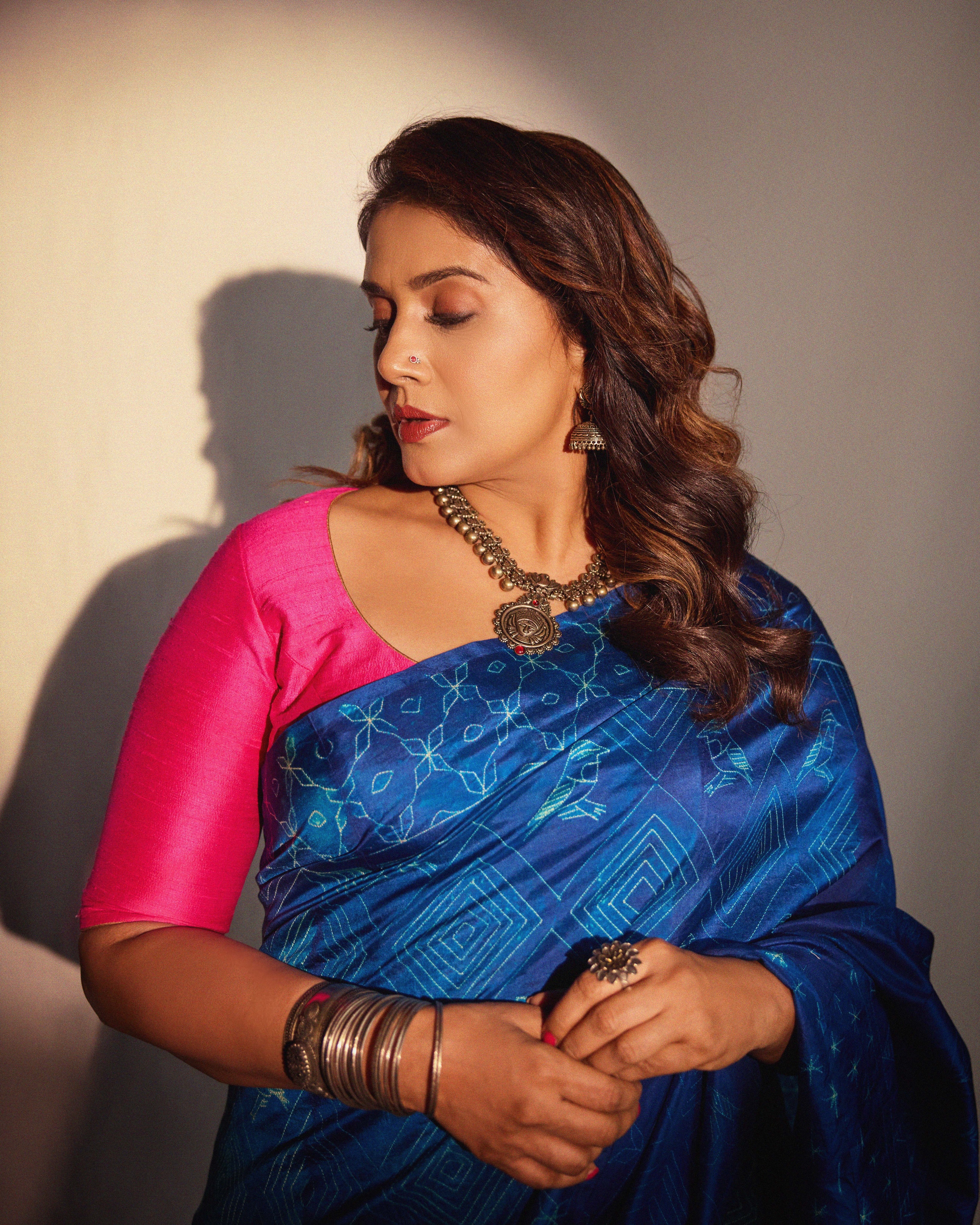 Sonali Kulkarni Blue Saree Look