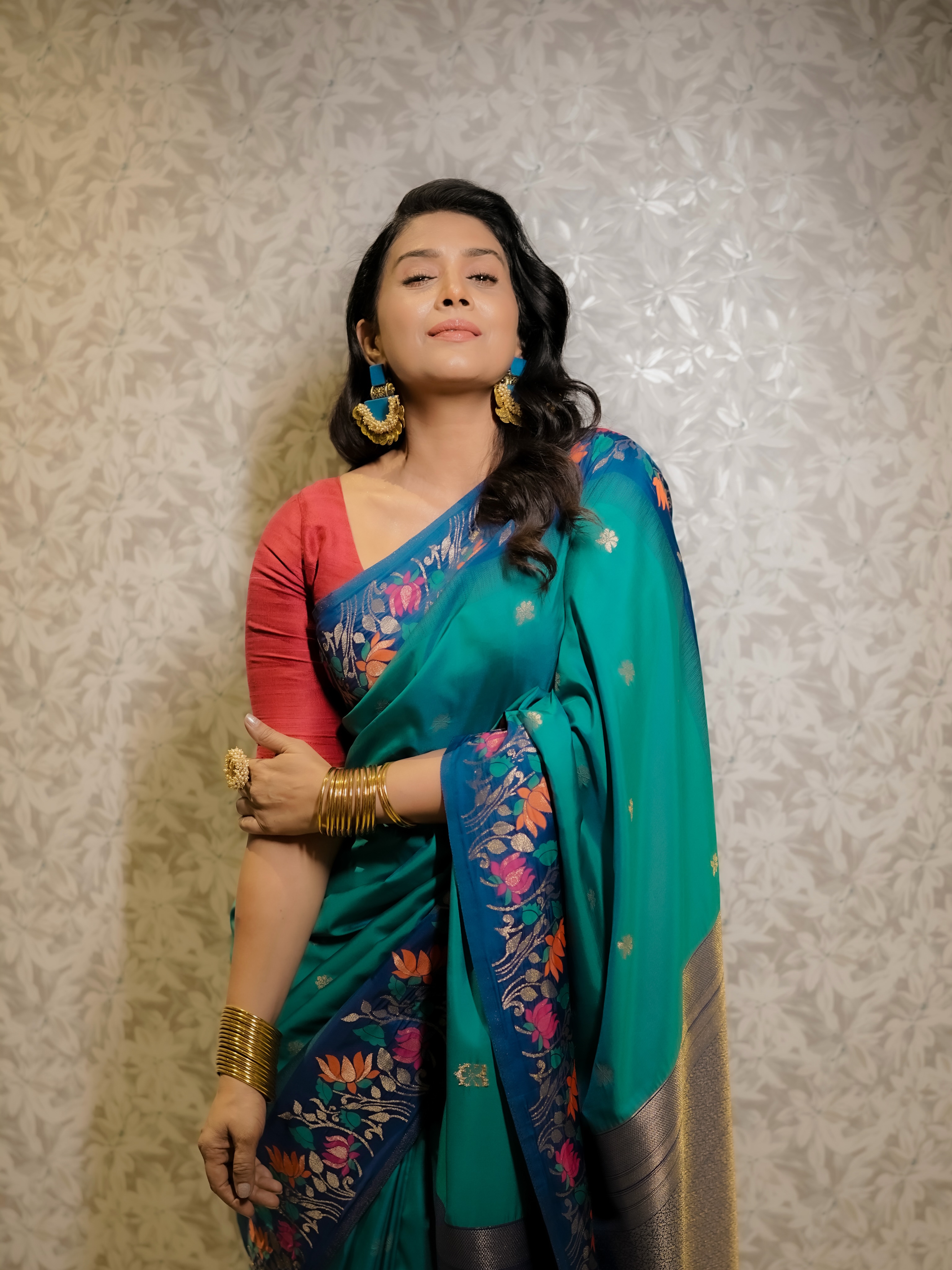 Sonali Kulkarni Blue Saree Look