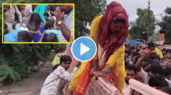 Video : उज्जैनच्या महाकाल मंदिरात मोठा गोंधळ! नागचंद्रेश्वर दर्शनासाठी जमलेल्या गर्दीत १३ भाविक बेशुद्ध