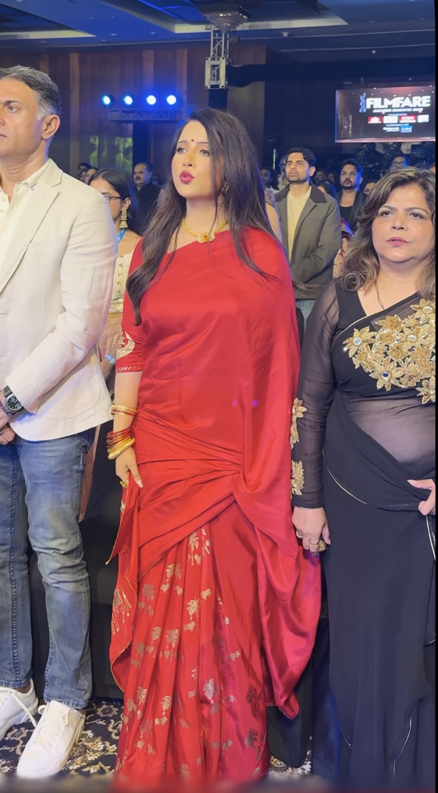 Amruta Fadnavis red saree look