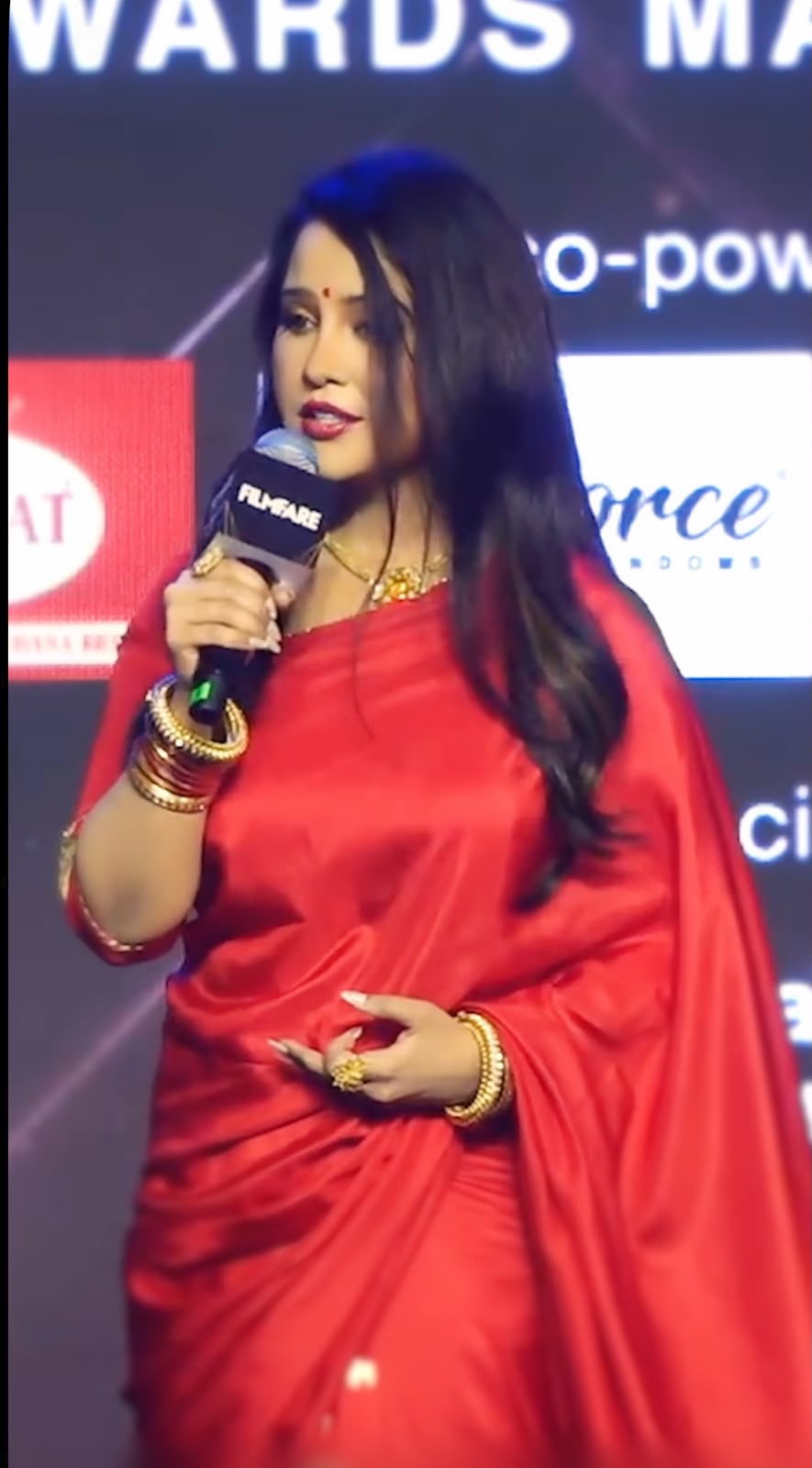 Amruta Fadnavis red saree look