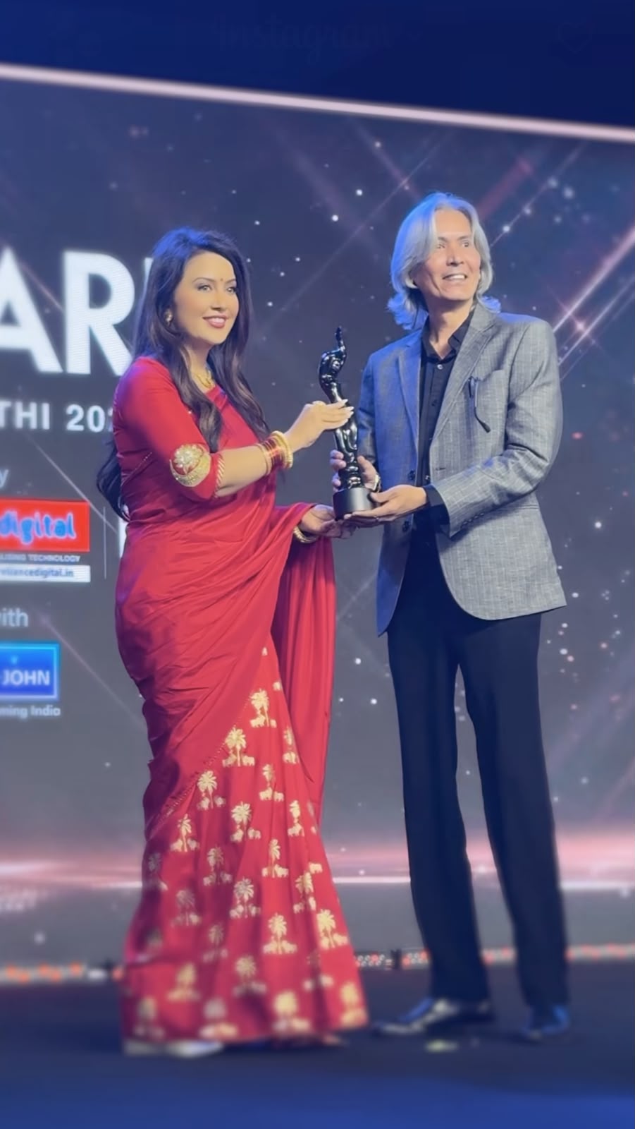 Amruta Fadnavis red saree look