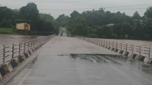badlapur-ulhas-river-barvi-dam-water-level-rise-dahagaon-road-closed