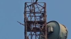 सांगली : प्रेयसीच्या होकारासाठी तरुणाची टॉवरवर चढून प्रेमासाठी आर्जव