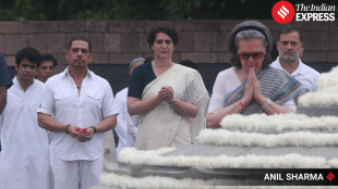 Congress leaders pay tributes to Rajiv Gandhi