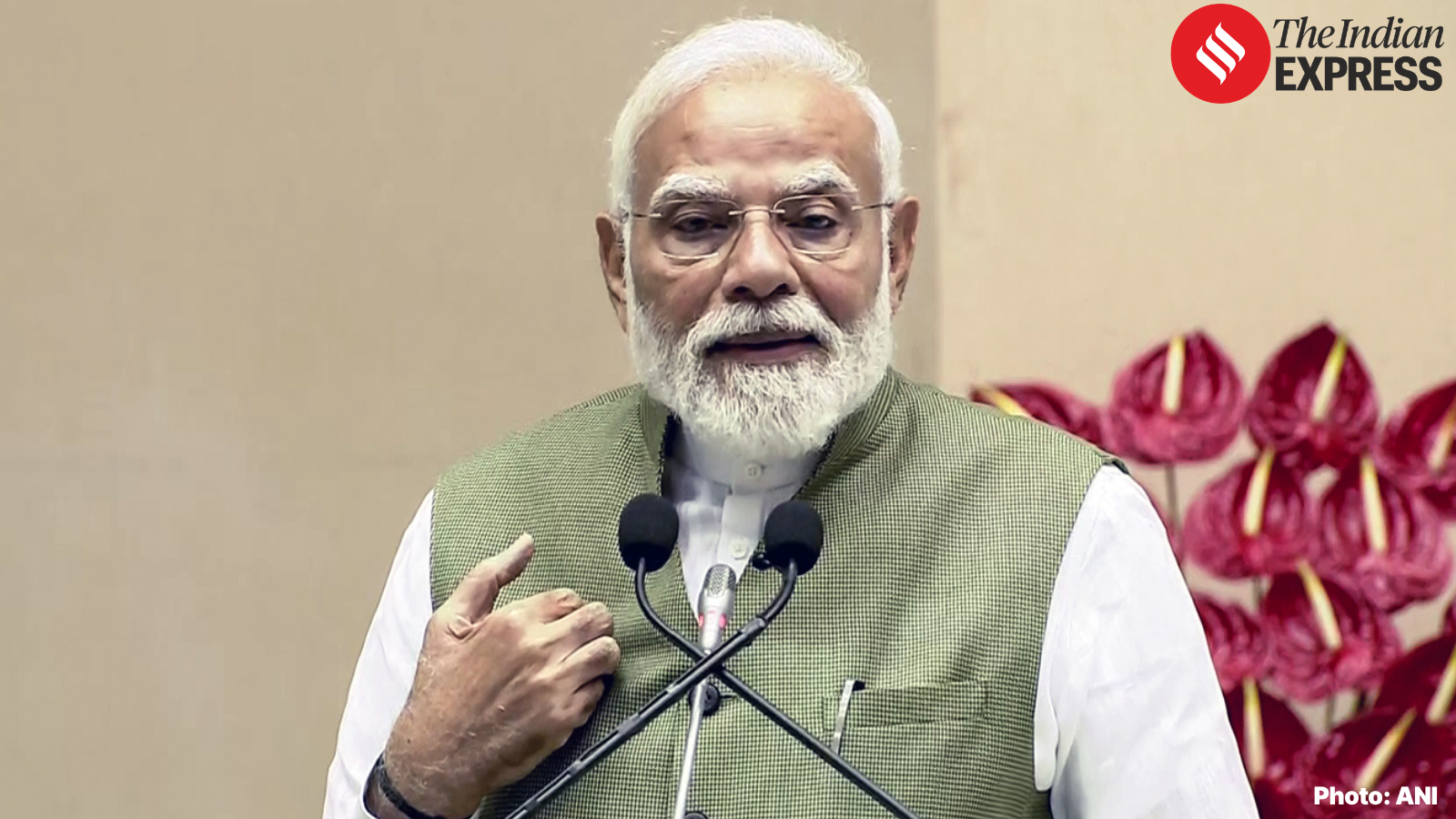 माजी राष्ट्रपतींचे या विषयावरील प्रयत्न हे भारतीय लोकशाही मजबूत करण्यासाठीच्या त्यांच्या सातत्यपूर्ण योगदानाचाच एक भाग असल्याचे मोदींनी नमूद केले.