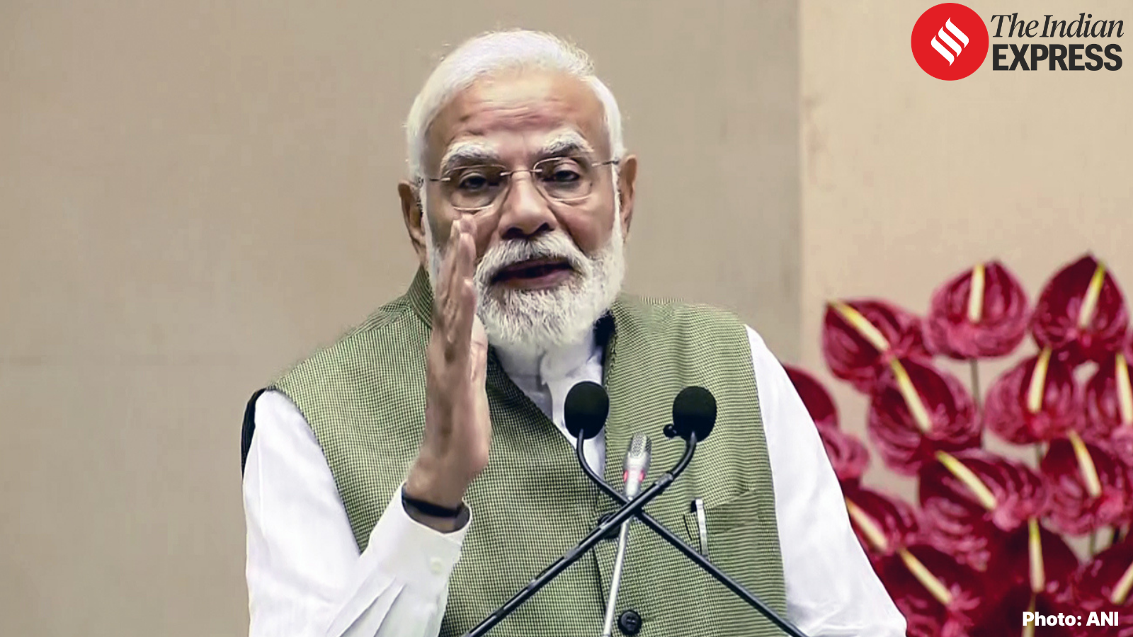 या वेळी पंतप्रधानांनी तरुणांना आत्मचरित्रे वाचण्याचे आवाहन केले. कारण, आत्मचरित्रामुळे एखादा विशिष्ट काळ प्रत्यक्ष अनुभवलेल्या व्यक्तीच्या दृष्टिकोनातून तो काळ समजून घेण्याची संधी मिळते.