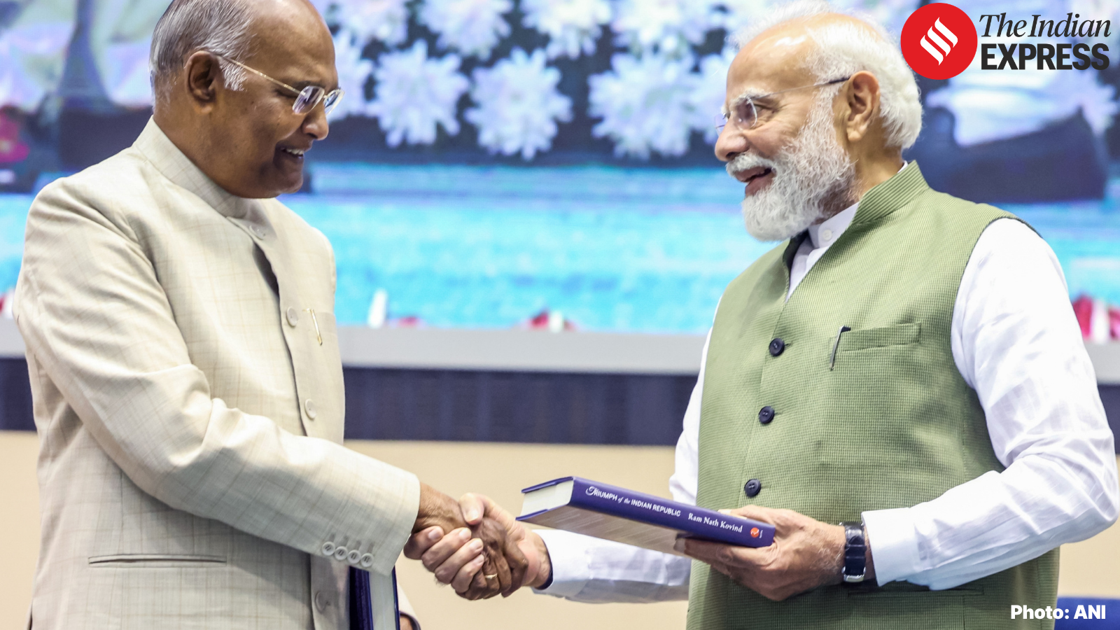 कोविंद यांच्या बालपणीच्या एका प्रसंगाची आठवण सांगताना मोदी म्हणाले की, लहानपणी घरातील सामान वाचवण्याच्या प्रयत्नात लागलेल्या आगीत कोविंद यांनी आपल्या आईला गमावले होते. ही दुःखद घटना कोणालाही खचवून टाकणारी होती, मात्र या घटनेने कोविंद यांना खचवण्याऐवजी अधिक कणखर बनवले.