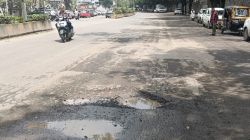 पिंपरीत रस्त्यांची चाळण! २ महिन्यांत पडले १८०० खड्डे; पालिकेच्या दाव्यावर नागरिकांचा संताप
