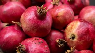 Pune Market Yard Pomegranate Arrival news | Pomegranate rate in Pune Mandi Market Yard | पुणे मार्केट यार्ड डाळिंब आवक आणि भाव | डाळिंब बाजार भाव पुणे सांगोला सोलापूर