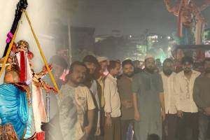 Mumbra Muslim Youth Help Ganesh Idol | Mumbra Communal Harmony News | Markandeya Seva Sanstha Mumbra Ganesh Utsav | Bhiwandi Ganesh Idol Trolley Accident Mumbra