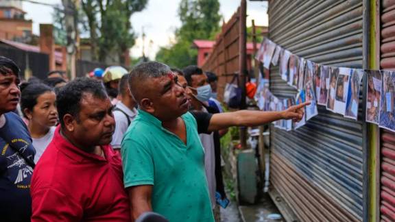 Nepal Bury Unidentified Flood Victims after collecting DNA samples | Flood Victims DNA Identification Process Nepal rescue operations | नेपाळमधील महापुरातील मृतदेहांचे दफन आणि डीएनए नमुने जतन | नेपाळ पूर दुर्घटनेत मृतदेहांची ओळख पटवण्याची प्रक्रिया
