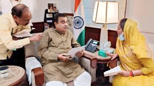 Jalgaon bypass flyover damaged road section | Nitin Gadkari orders probe against contractor | MP Smita Wagh inspects Surat Nagpur national highway | Jalgaon traffic flyover proposal updates