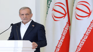 Iran US conflict news | Masoud Pezeshkian statement | US sanctions on Iran | Mohsen Rezaee warning to neighboring countries | Iran US war crisis
