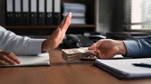 Thane ACB arrest school clerk | Srinagar Vidyamandir bribe case | Thane bribery news | Maharashtra ACB action Thane