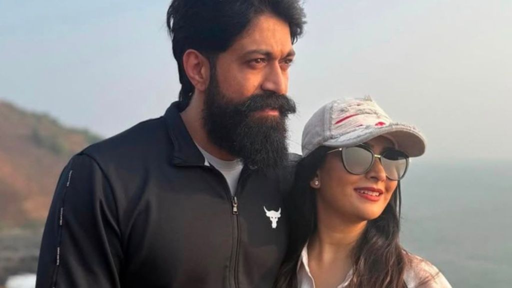 Yash Bold Scenes With Kiara Advani In Toxic Wife Radhika Pandit Reaction Aap Ki Adalat Yash Bold Scenes With Kiara Advani In Toxic Wife Radhika Pandit Reaction Aap Ki Adalat