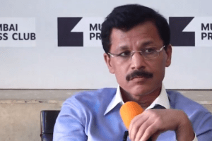 IAS officer Tukaram Mundhe addressing media in Mumbai | Tukaram Mundhe transfer statement and FDA guidelines | तुकाराम मुंढे बदली वक्तव्य एफडीए कारवाई | अन्न आणि औषध प्रशासन आयुक्त तुकाराम मुंढे प्रेस क्लब
