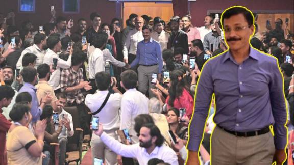 Tukaram Mundhe Pune Event standing ovation | IAS officer Tukaram Mundhe FDA commissioner
