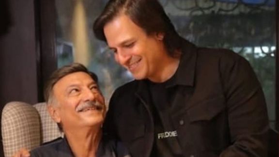 Vivek Oberoi and Suresh Oberoi during interview talking about Company movie struggle