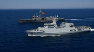 India Pakistan Warship Collision in Arabian Sea | PNS Hunain collision with Indian warship | अरबी समुद्रात भारत पाकिस्तान युद्धनौका धडक | पाकिस्तानी जहाज पीएनएस हुनैन भारतीय युद्धनौका अपघात
