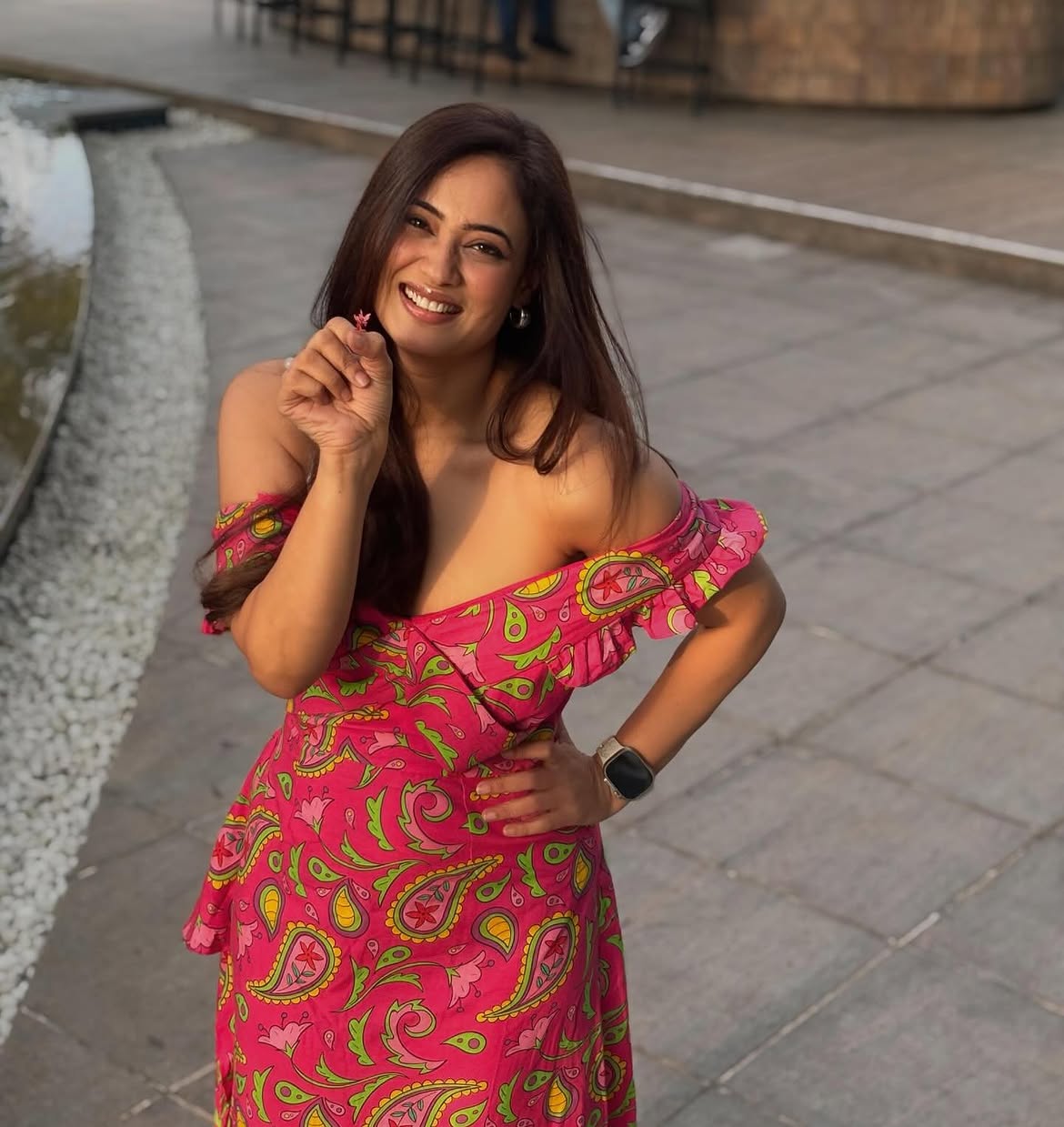Shweta Tiwari yellow dress photos
