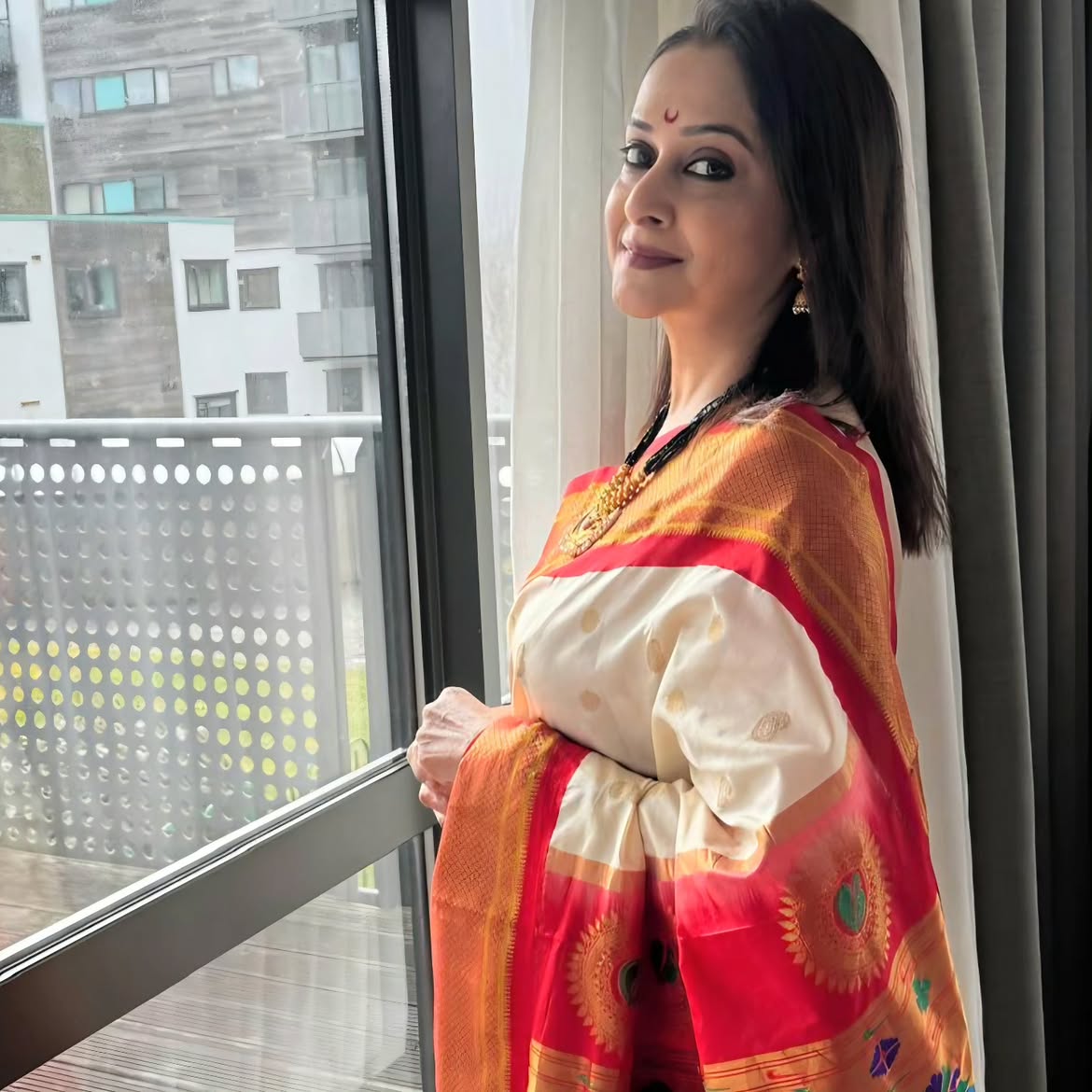 Mrinal Kulkarni Bandhkor movie look