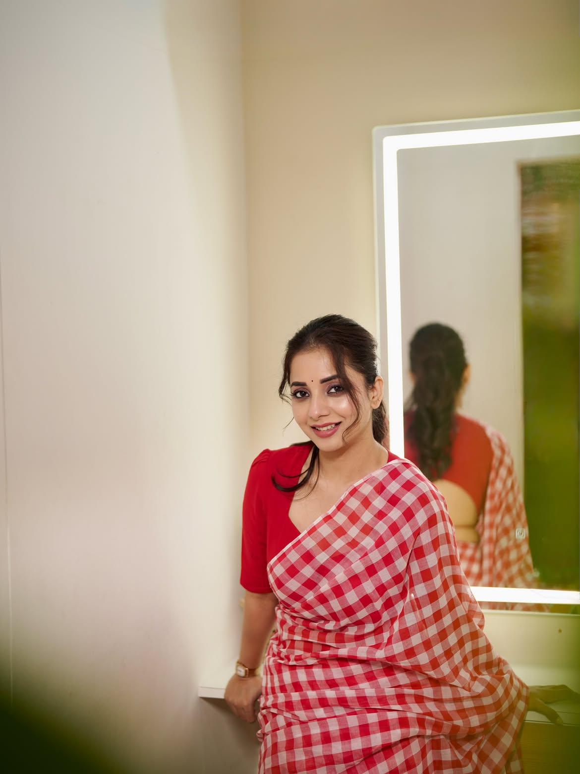 Sayali Sanjeev saree look in America