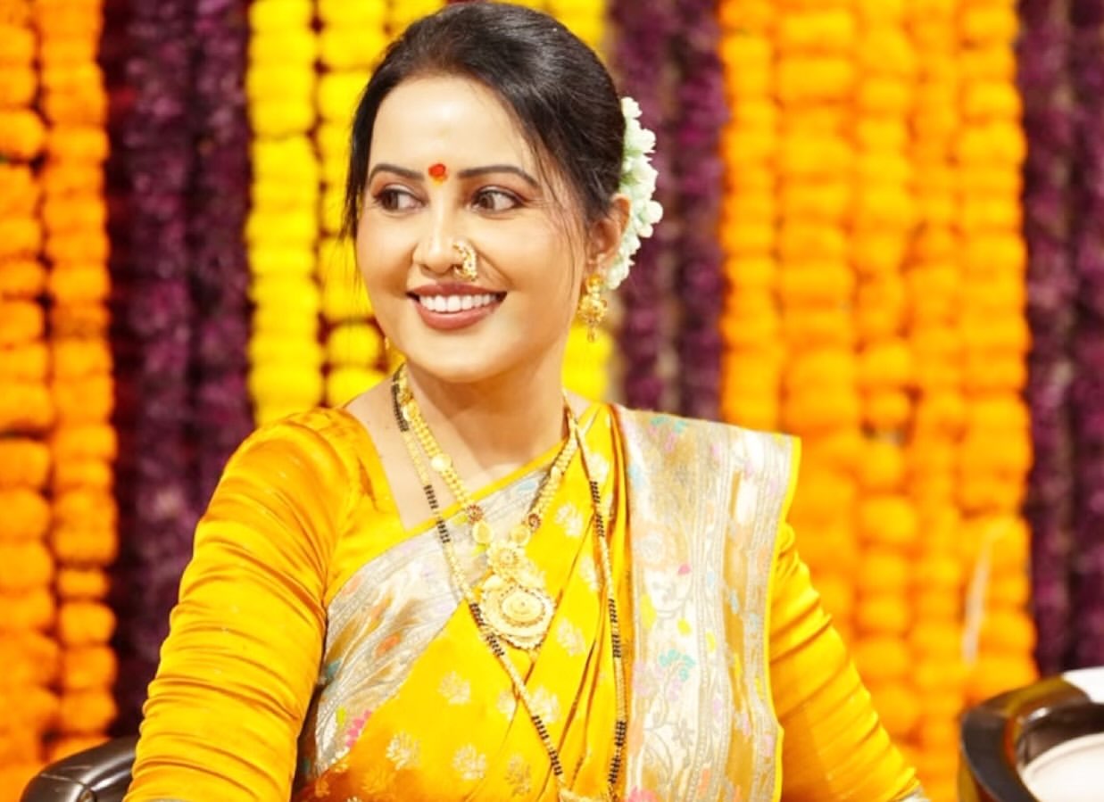 Amruta Fadnavis Shravan Sommar puja photos