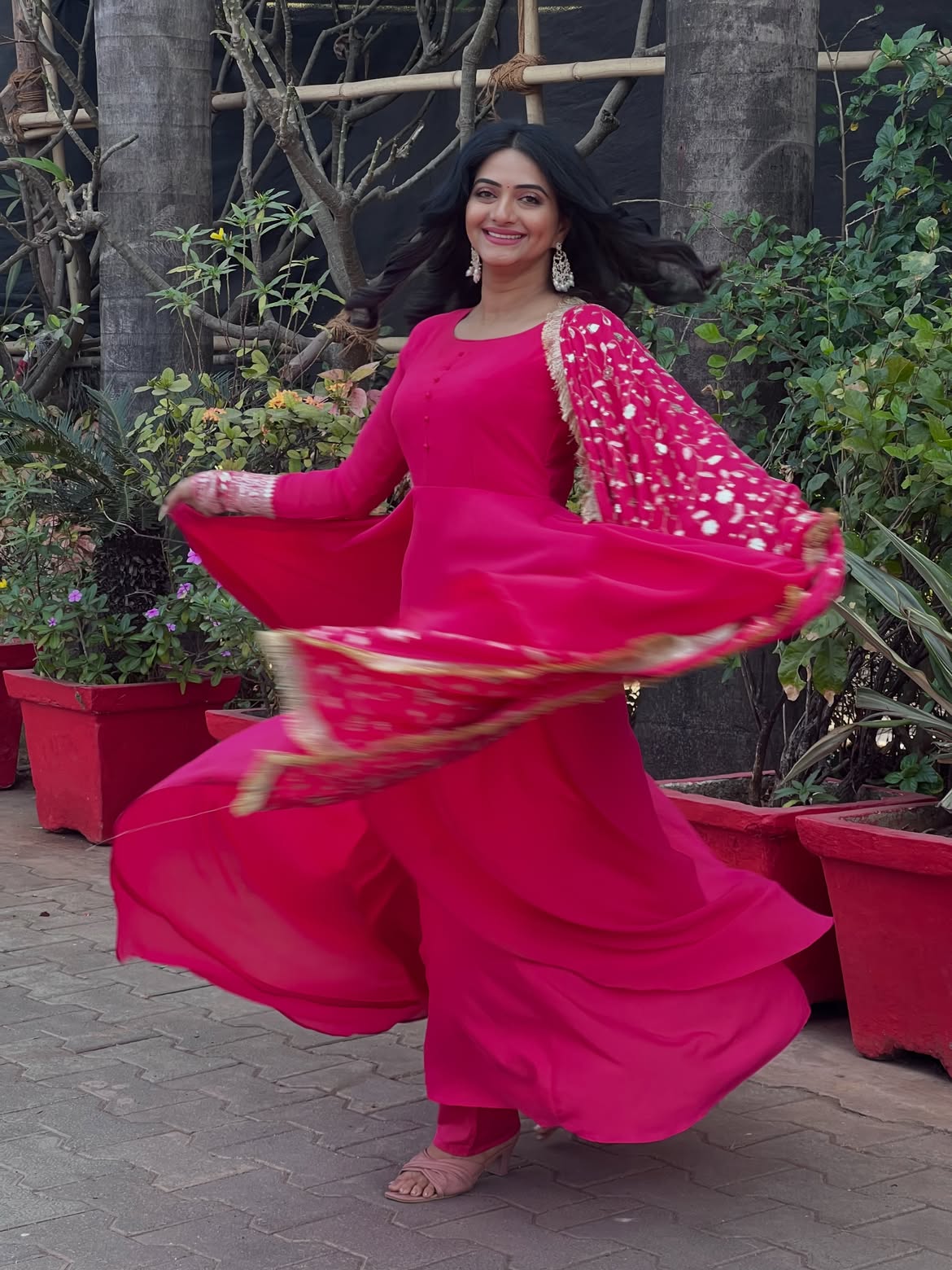 Kashmira Kulkarni pink dress photoshoot