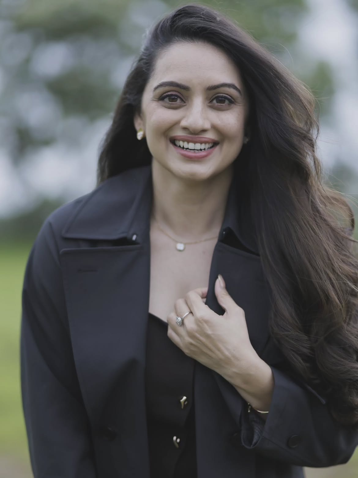 shruti marathe black coat photos