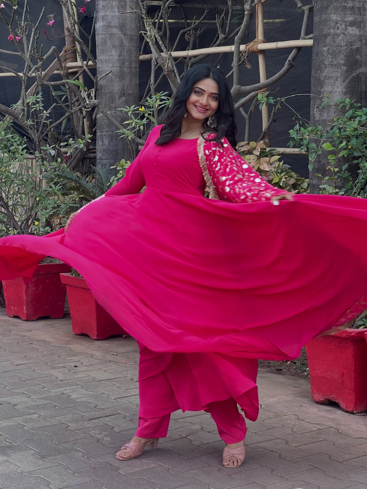 Kashmira Kulkarni pink dress photoshoot