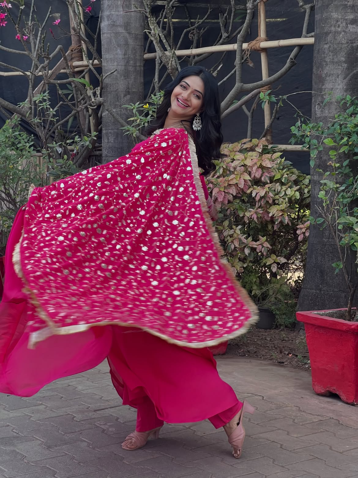 Kashmira Kulkarni pink dress photoshoot