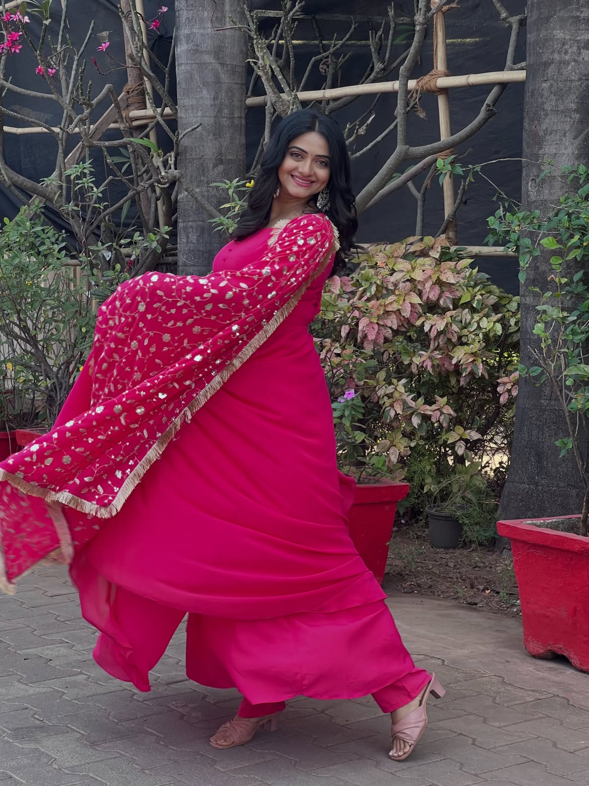 Kashmira Kulkarni pink dress photoshoot