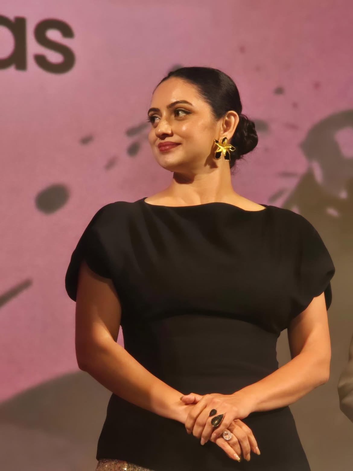shruti marathe black coat photos