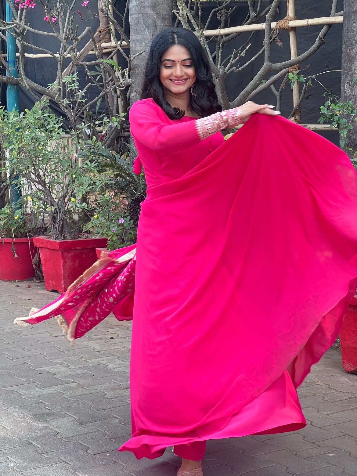 Kashmira Kulkarni pink dress photoshoot