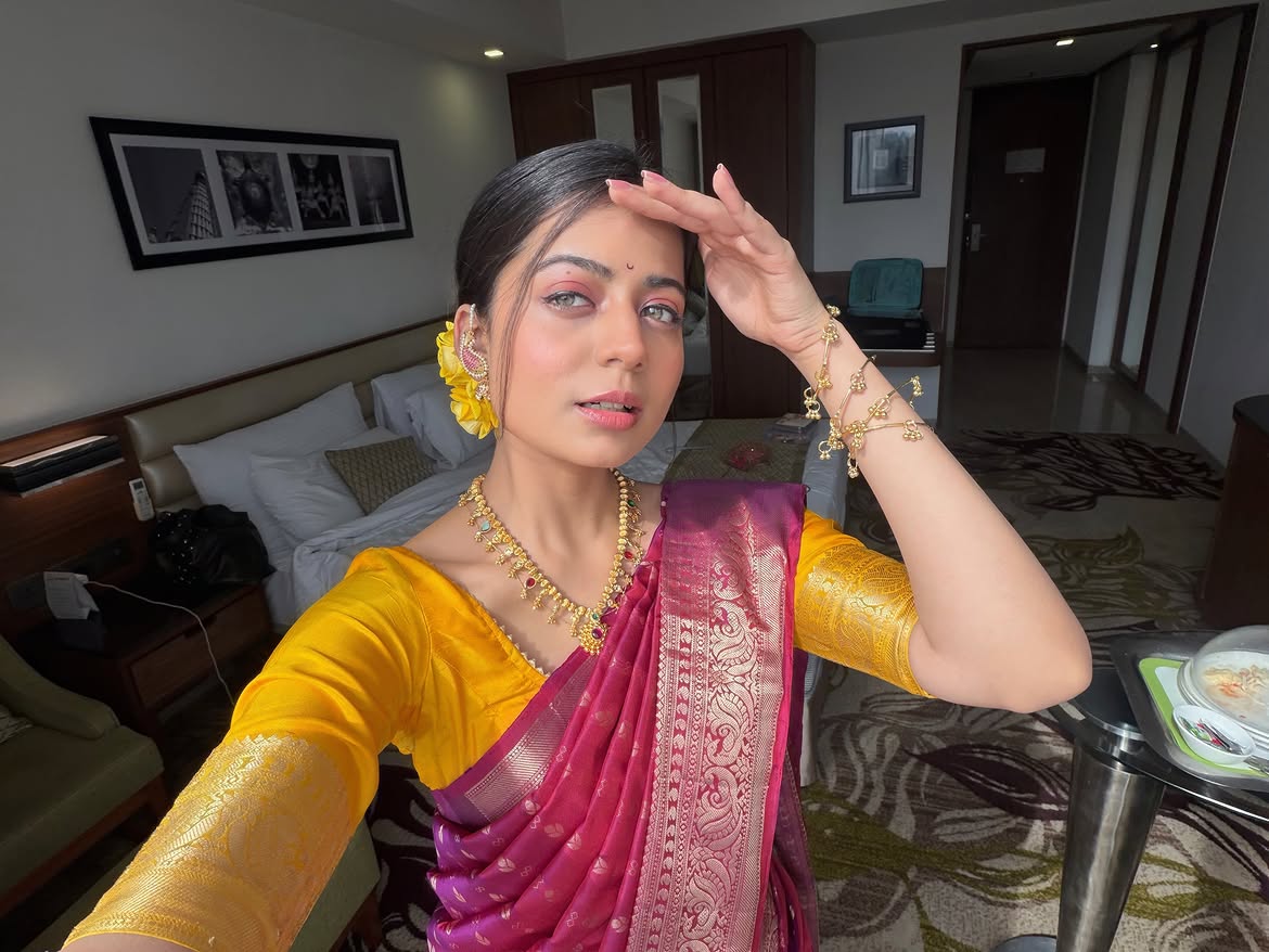 jaee khandekar traditional look