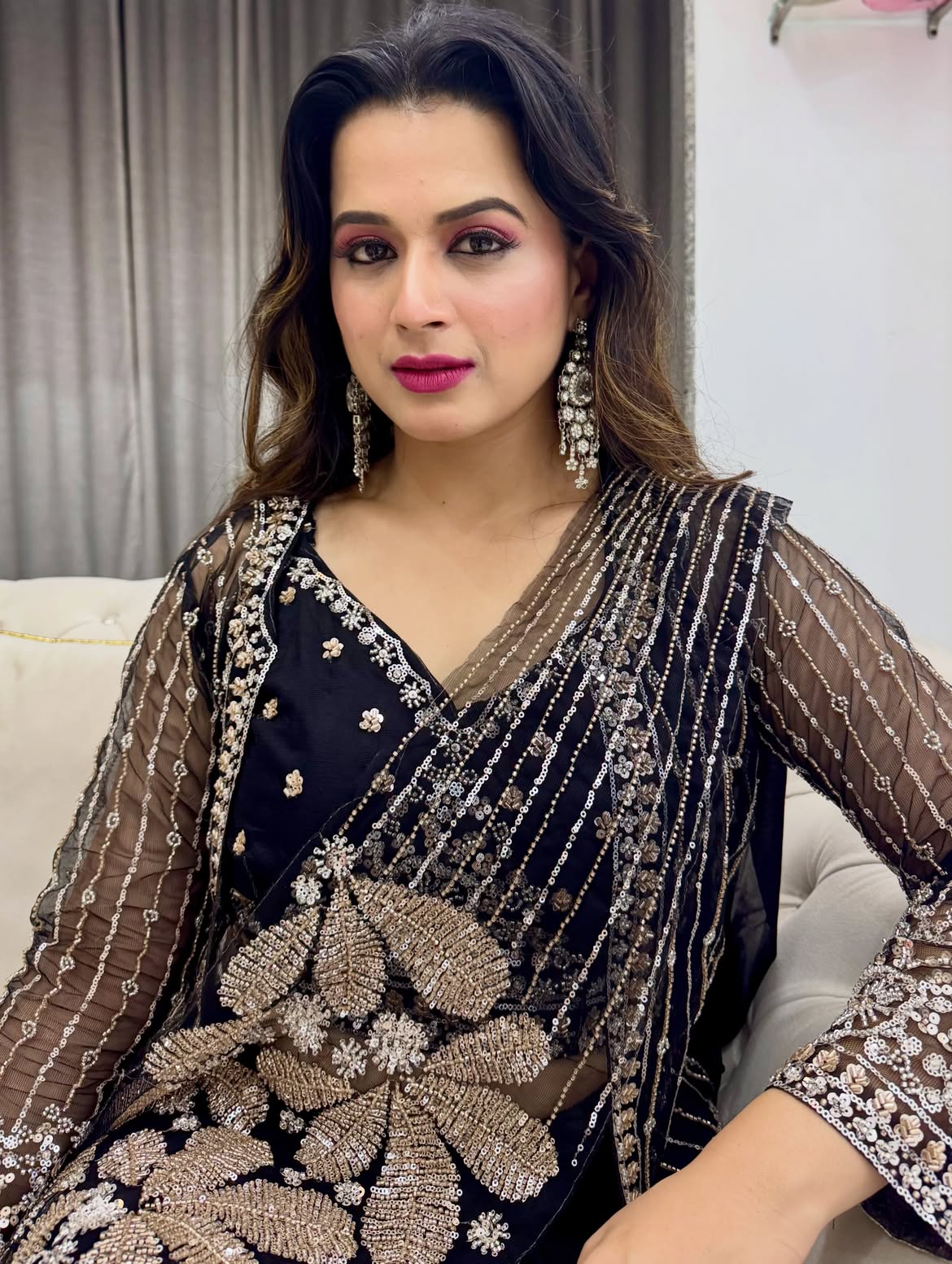 Prajakta Gaikwad black saree look